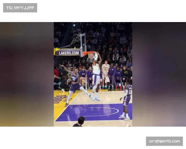 41岁詹姆斯暴扣惊艳主场，湖人首节轰45分创赛季新高